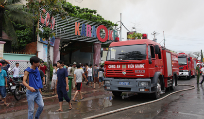 Ngày 12-10, cháy lớn đã gần như thiêu rụi quán karaoke Cosy (đường Lê Văn Phẩm, TP. Mỹ Tho) gây thiệt hại hàng tỷ đồng.
