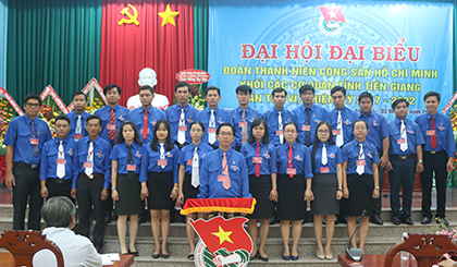 Ban Chấp hành Đoàn TNCS Hồ Chí Minh Khối các cơ quan tỉnh nhiệm kỳ 2017 – 2022 ra mắt tại Đại hội.